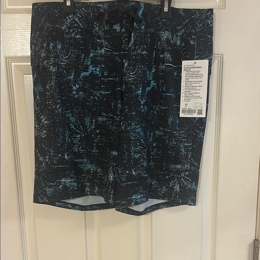 Men’s Lululemon, current state board, 9 inch inseam, size 31